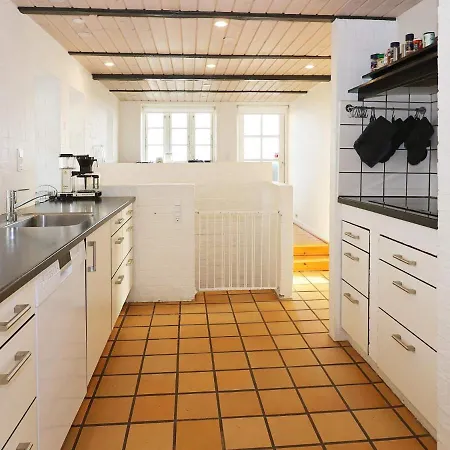 14 Person In Havndal-by Traum